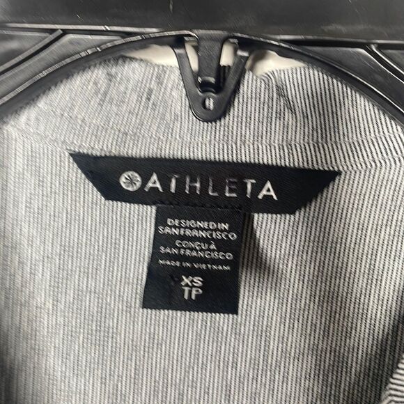 Athleta Womens Size XS Short Sleeve Button down Shirt Size XS - Picture 7 of 11